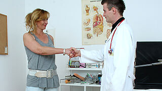 Unfortunate Housewife Shafting Surprisingly at hand Blowing A under legal restraint Doctor - MatureNL