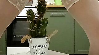 Old bag nurturer fucks away from cactus